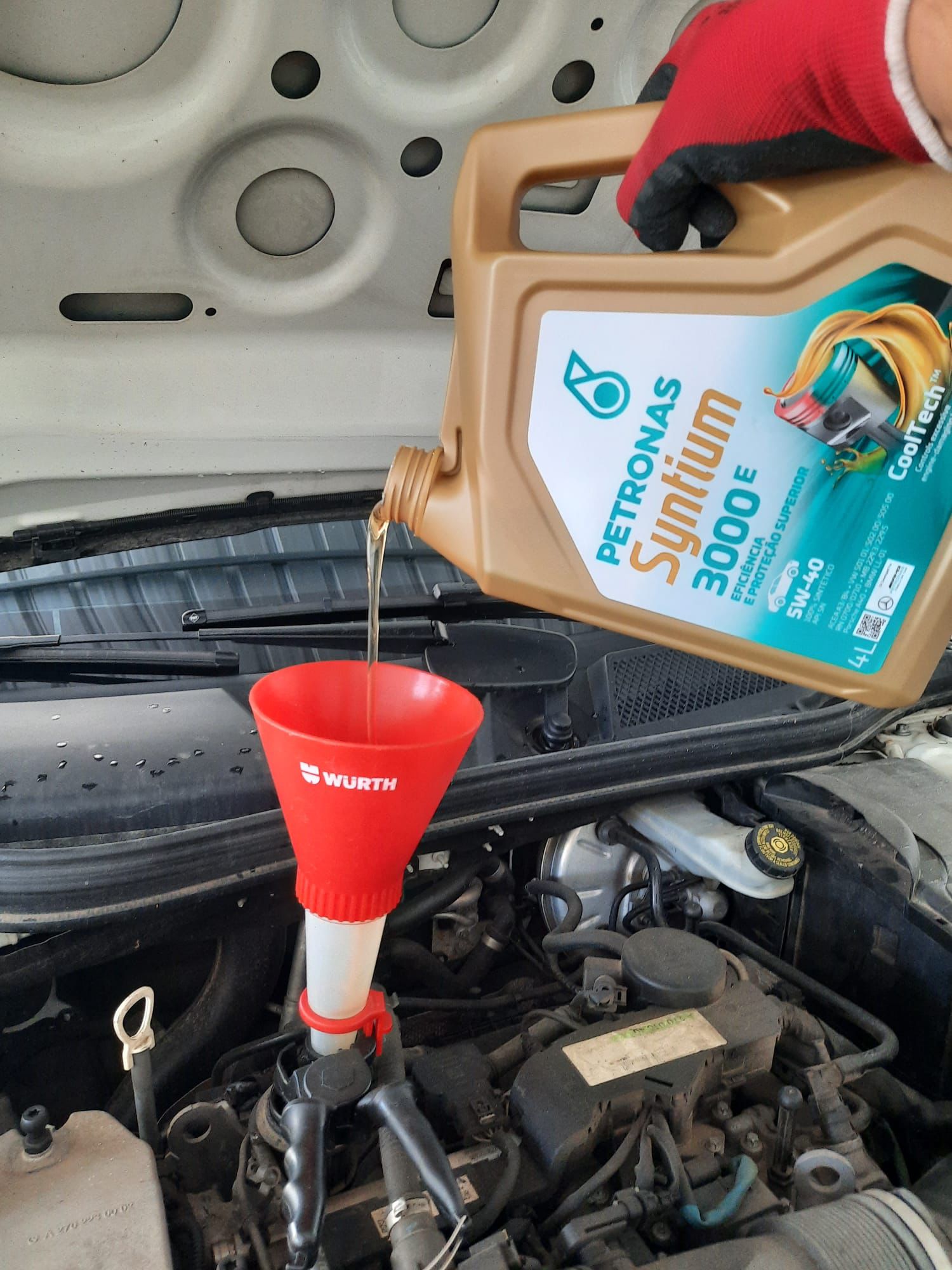 Cambio de aceite con lubricantes Petronas en Clean Car