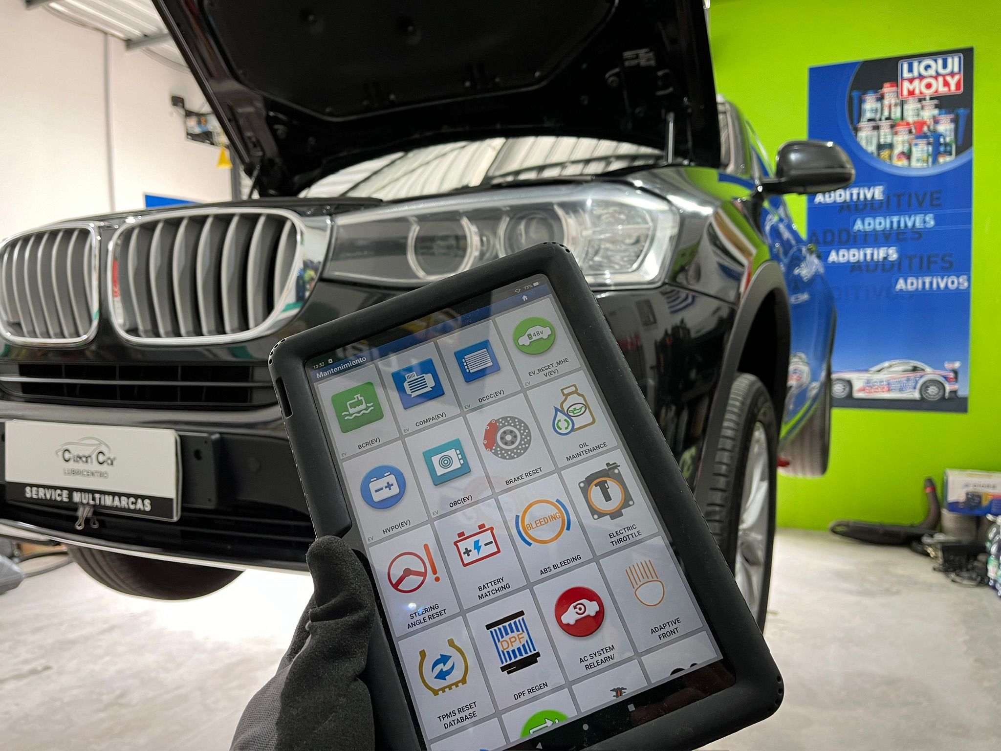 Diagnóstico computarizado multimarca con escáner automotriz